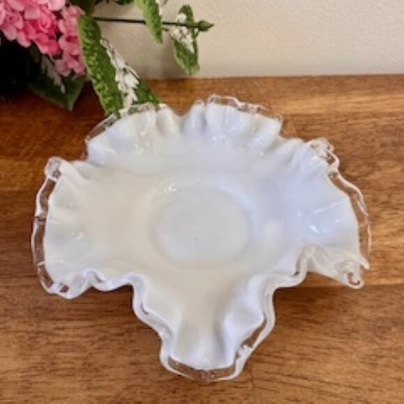 Vintage Fenton Silver Crest Milk Glass Ruffled Edge Pedestal Bowl Centerpiece‎ - Picture 6 of 7